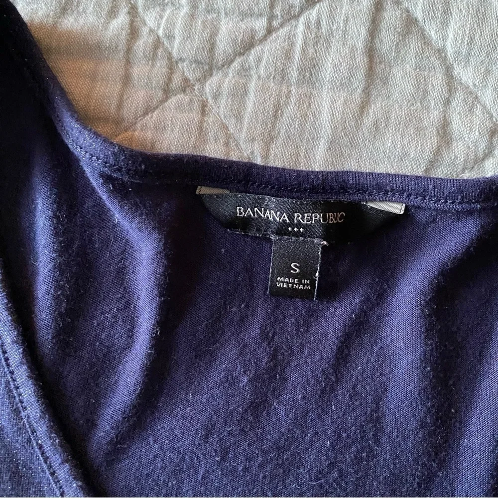 BR Navy Shimmer vneck top size small - Picture 3 of 6